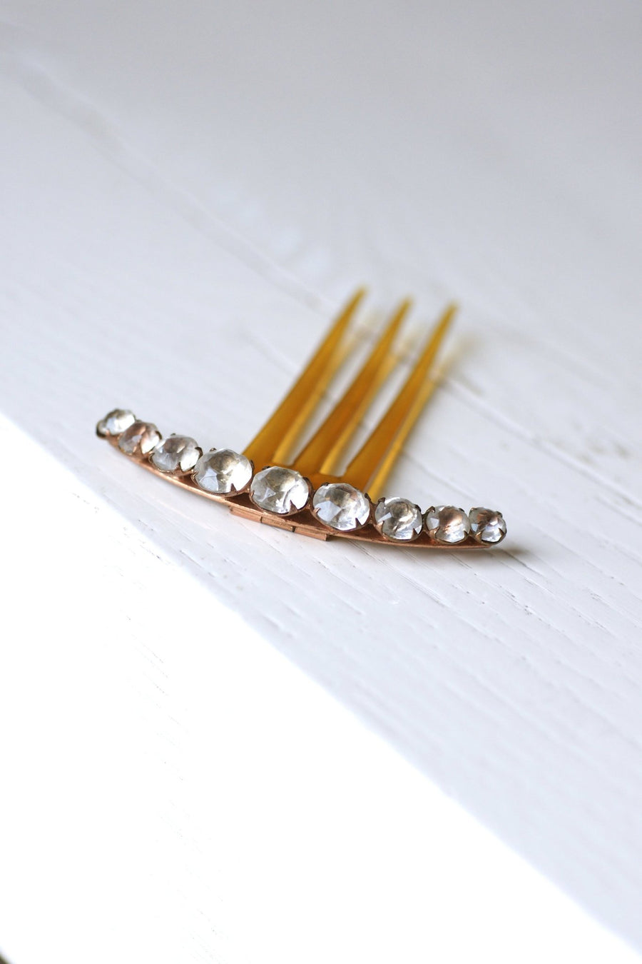 Antique half moon comb, Rhine stones on horn - Galerie Pénélope