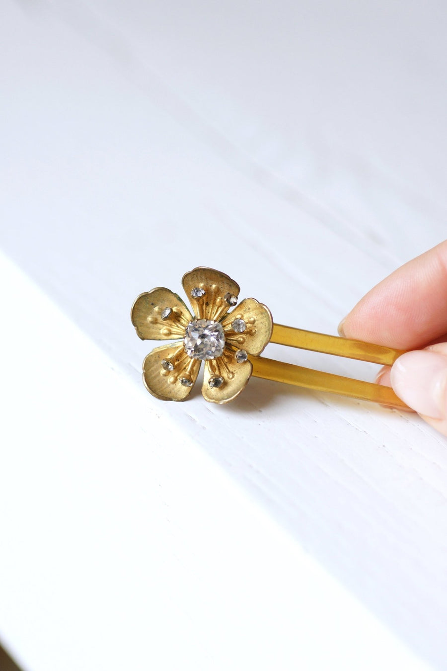 Antique comb, wild rose, horn and rhinestone - Galerie Pénélope