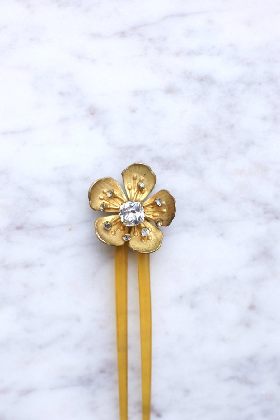 Antique comb, wild rose, horn and rhinestone - Galerie Pénélope