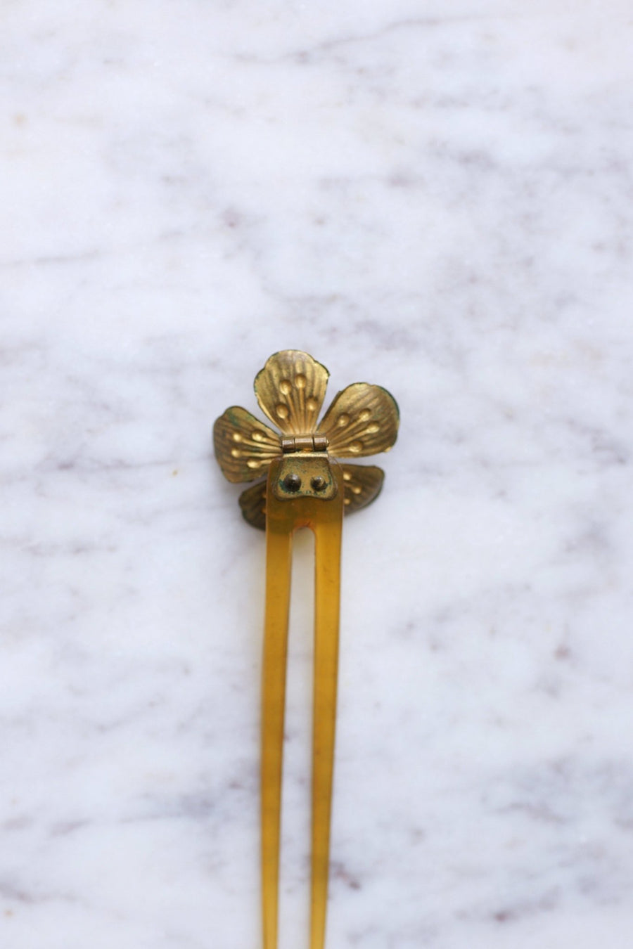 Antique comb, wild rose, horn and rhinestone - Galerie Pénélope