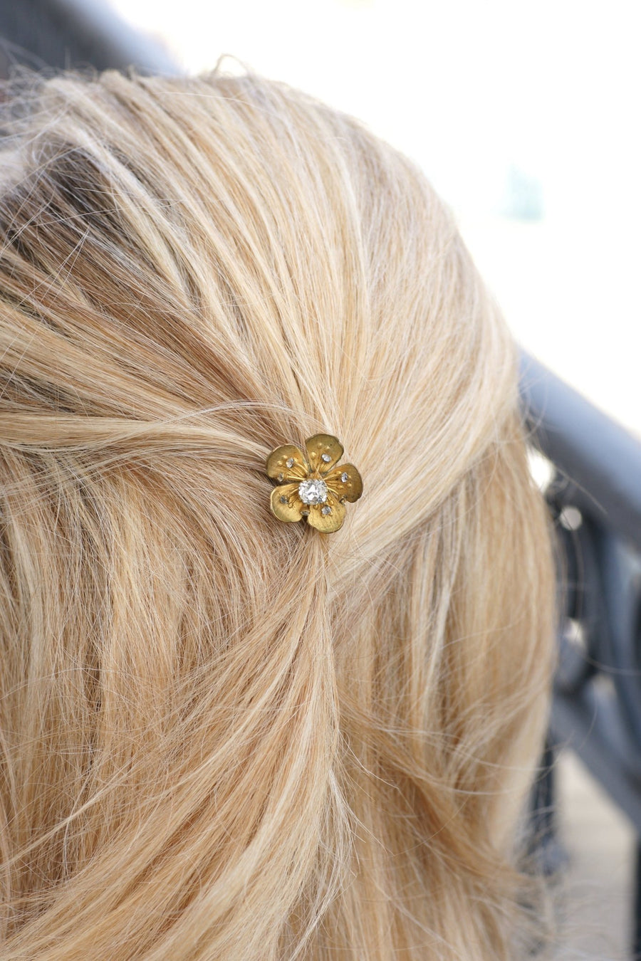 Antique comb, wild rose, horn and rhinestone - Galerie Pénélope