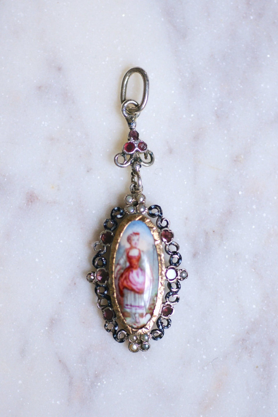 Antique gold and silver pendant decorated with a miniature on porcelain - Galerie Pénélope