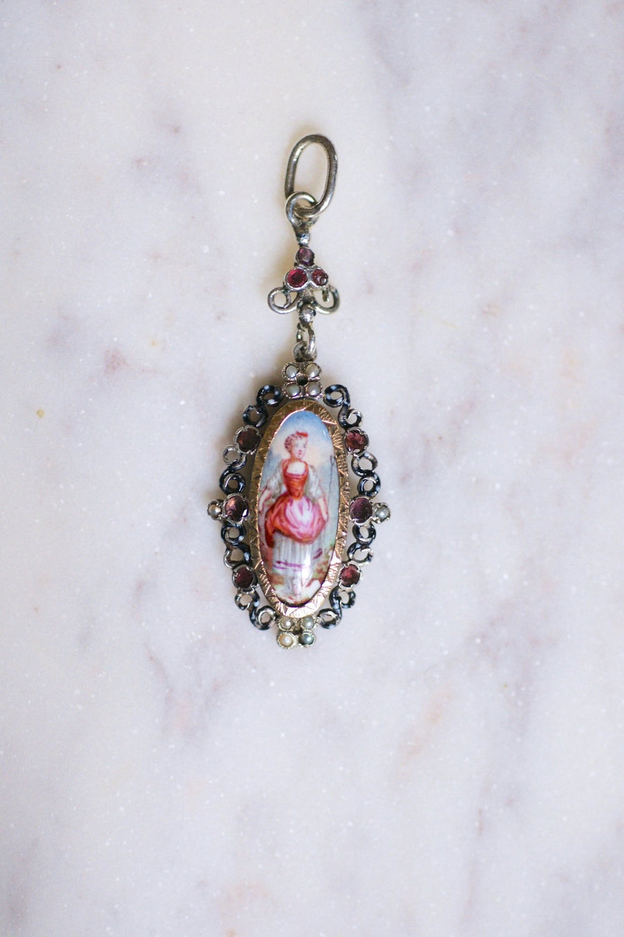 Antique gold and silver pendant decorated with a miniature on porcelain - Galerie Pénélope