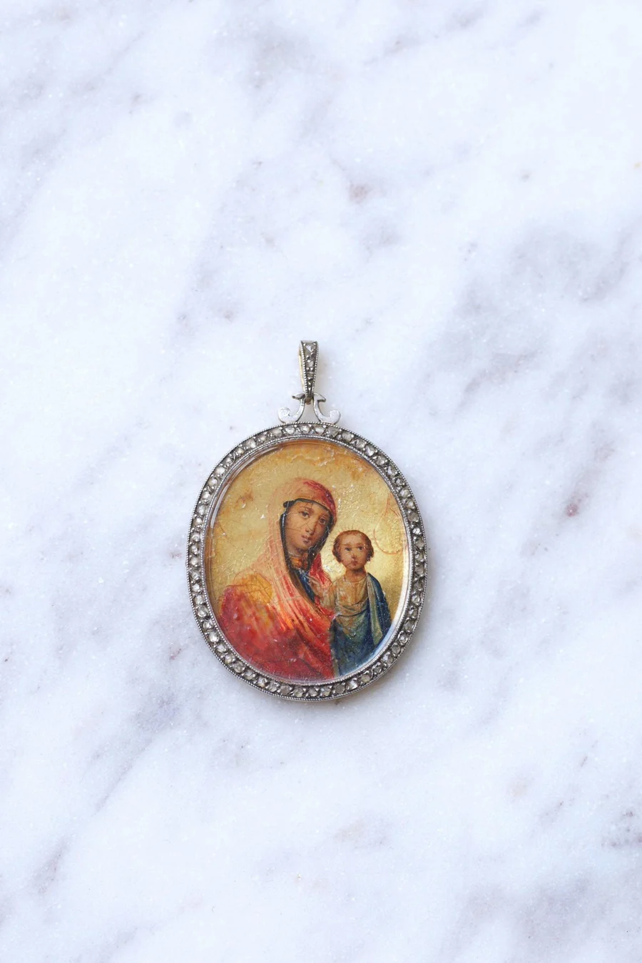 Antique gold pendant, Mother of God icon from Kazan, surrounded by diamonds - Galerie Pénélope