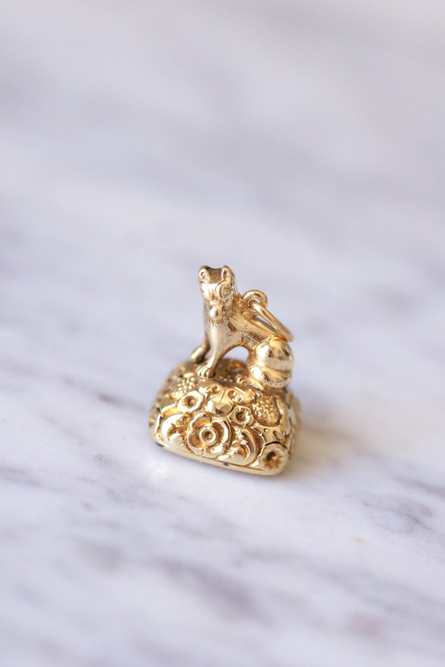 Antique Fox seal gold pendant with sardony intaglio - Galerie Pénélope