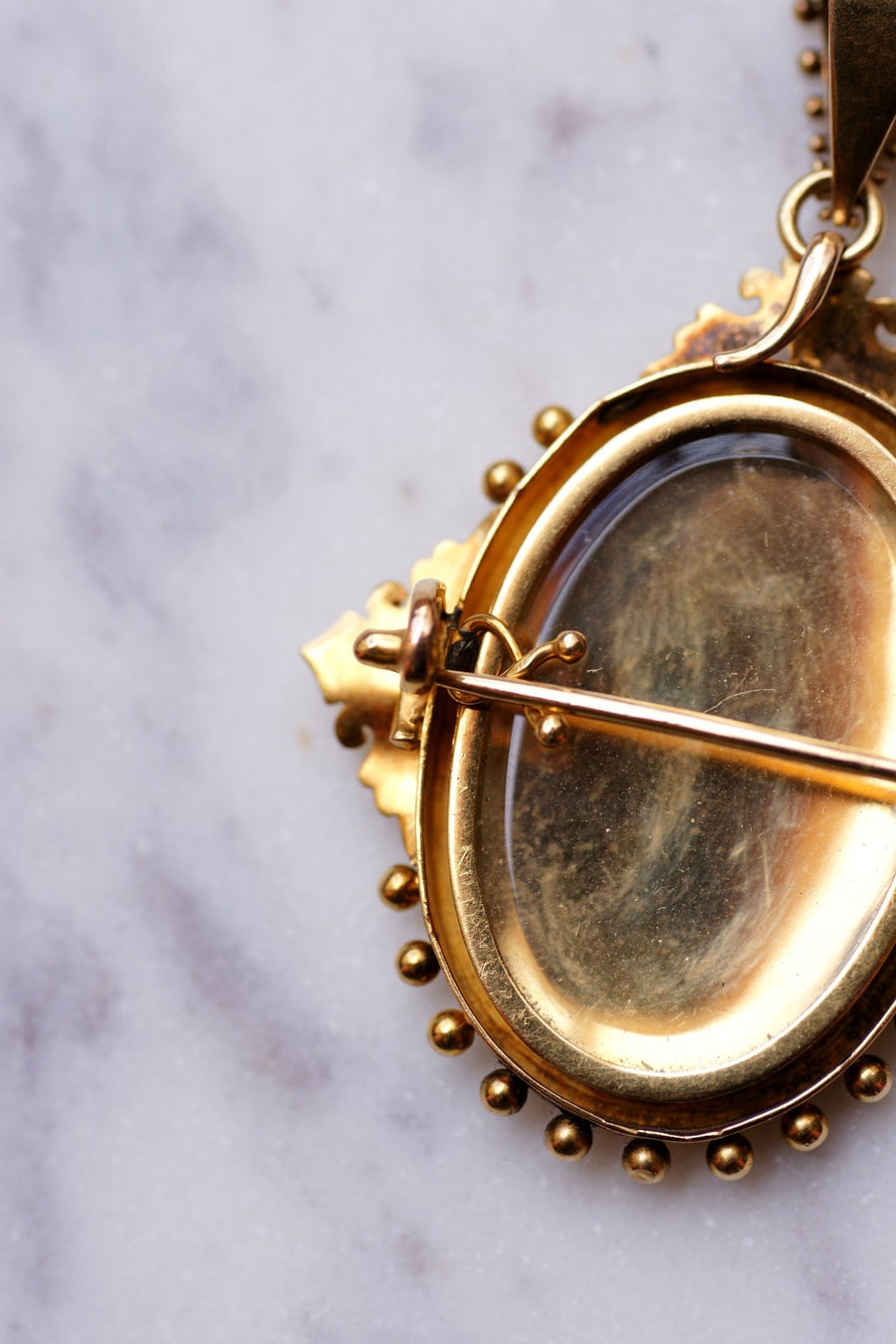 Antique gold and miniature brooch pendant on porcelain - Galerie Pénélope