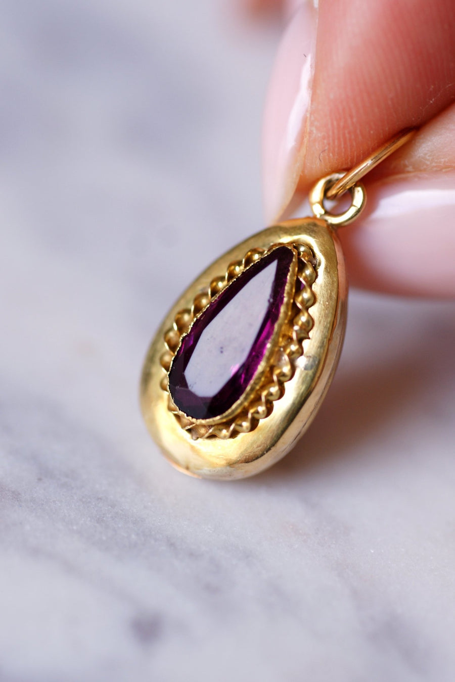 Antique drop pendant in yellow gold and purple stone - Galerie Pénélope
