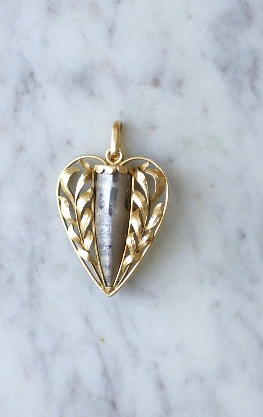 Yellow gold pendant and case - Penelope Gallery