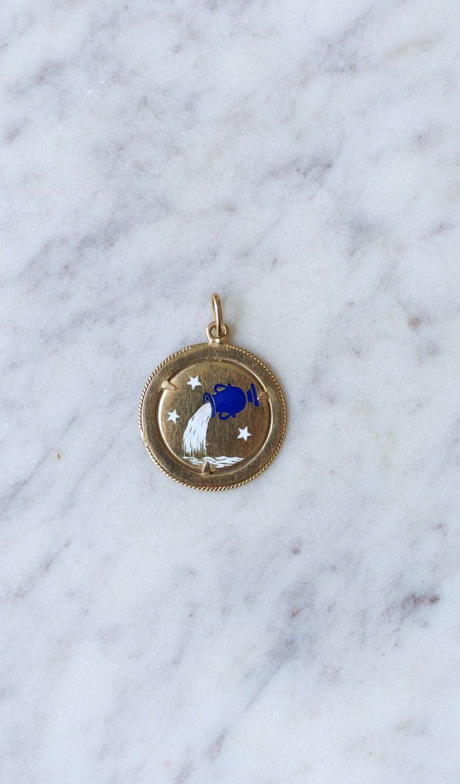 Aquarius astrological medal pendant, gold and enamel - Galerie Pénélope