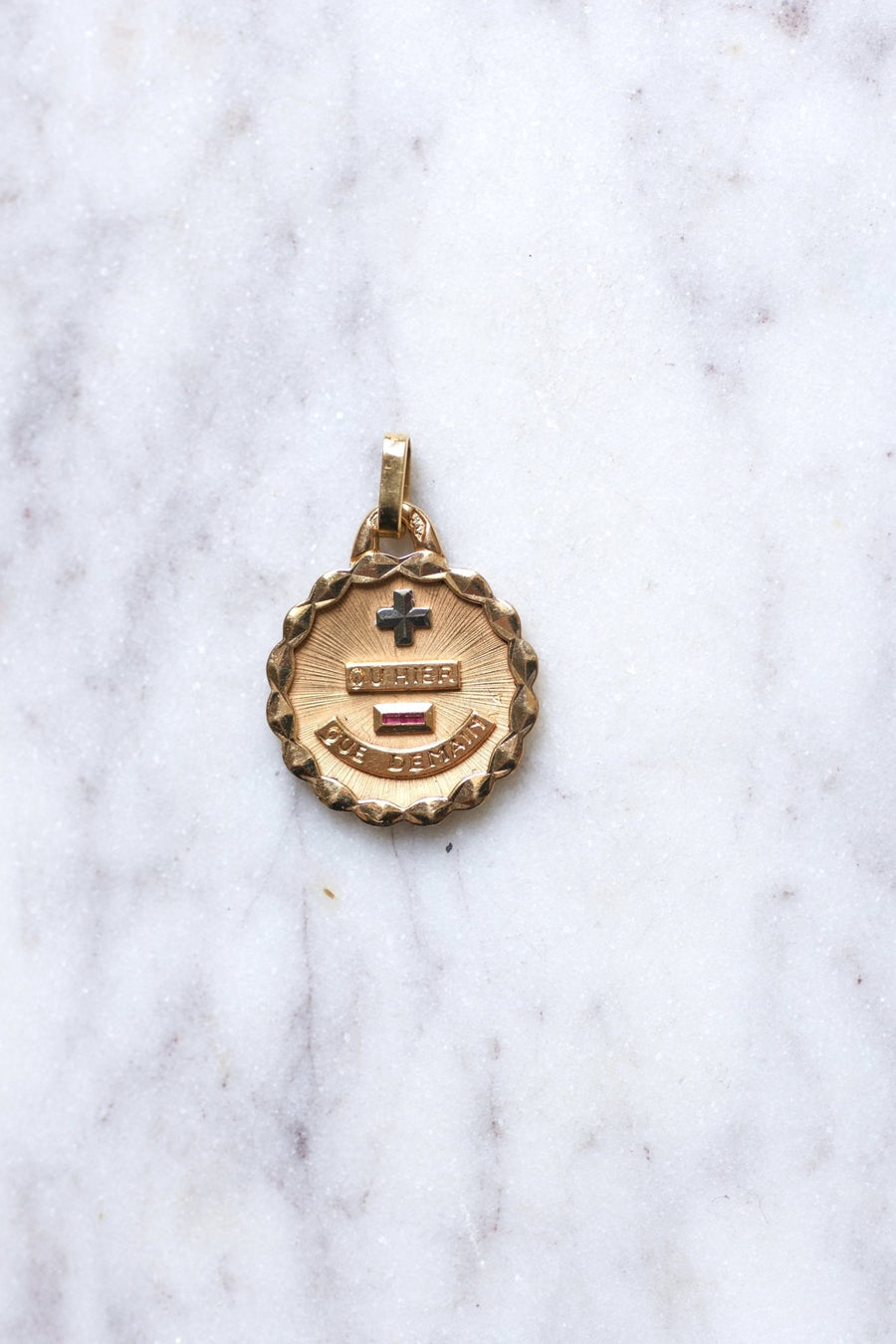 Augis Love Pendant in yellow gold - Galerie Pénélope