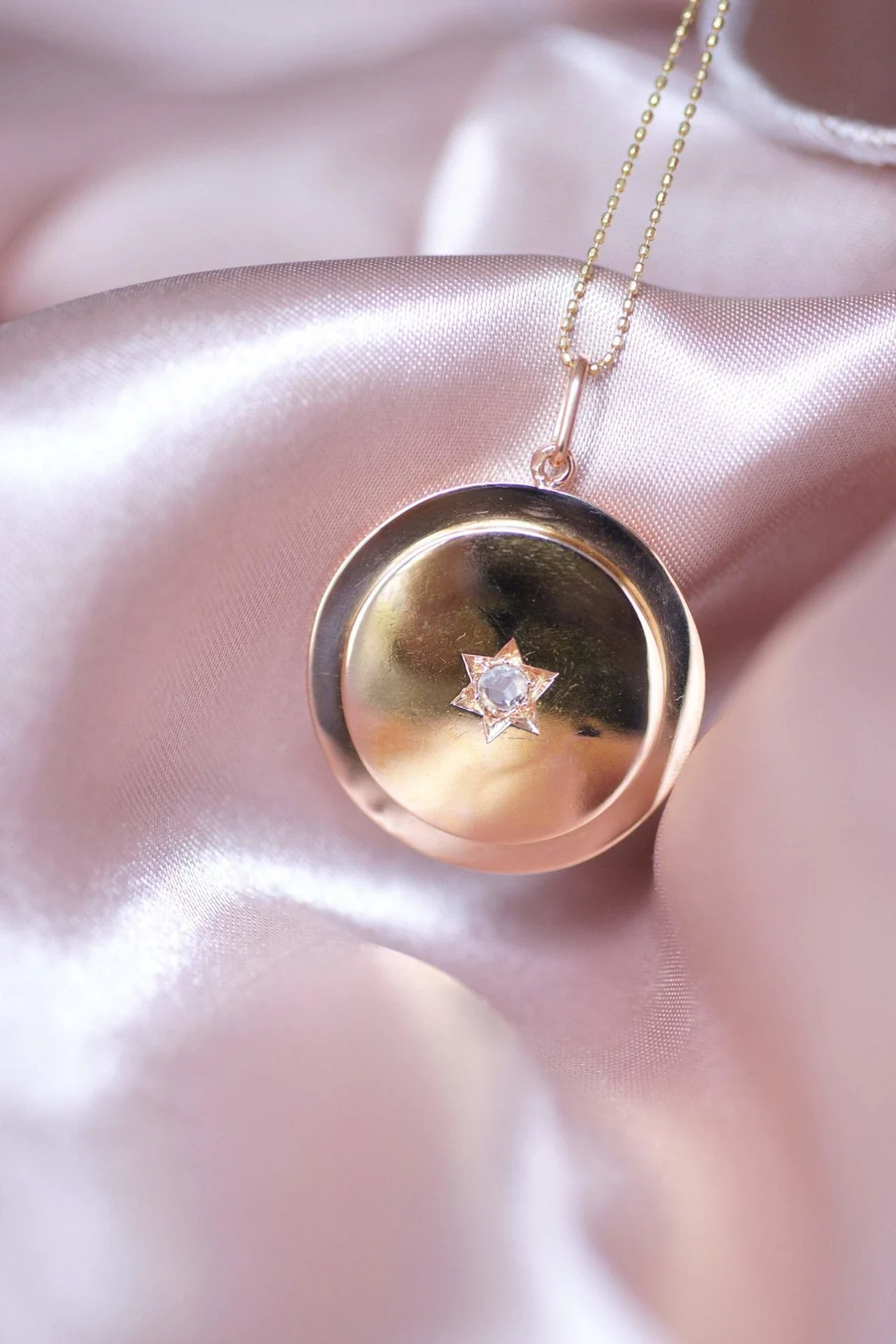 Round antique gold and diamond pendant - Penelope Gallery