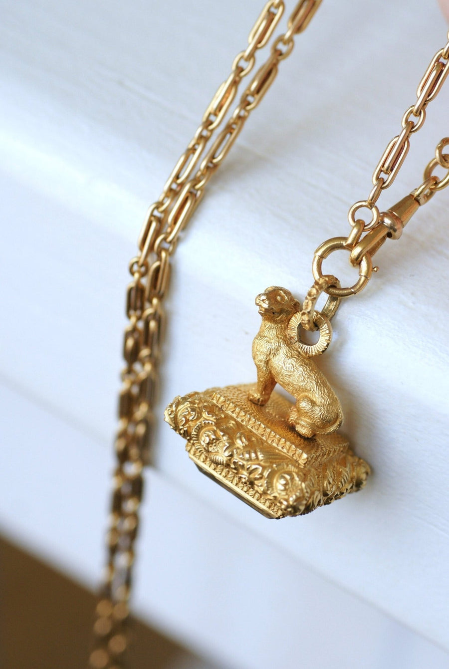 Antique seal pendant, gold lion - Galerie Pénélope