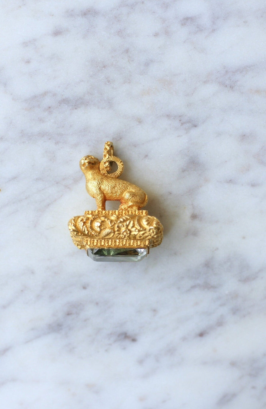 Antique seal pendant, gold lion - Galerie Pénélope