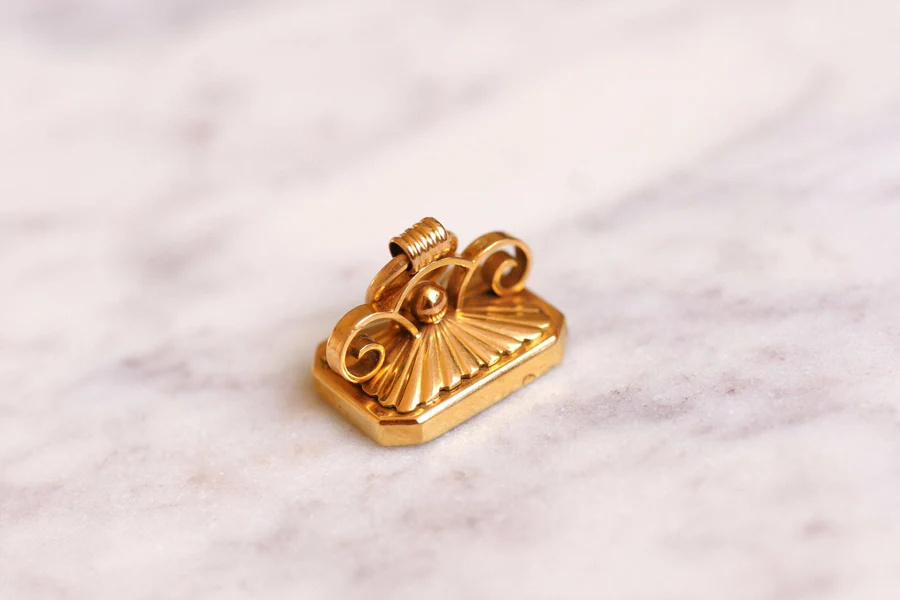 Gold and sardony intaglio Victorian seal pendant - Galerie Pénélope