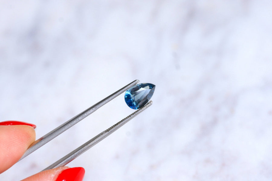 Blue Green Sapphire, color change, 1.98 Cts, pear - Galerie Pénélope