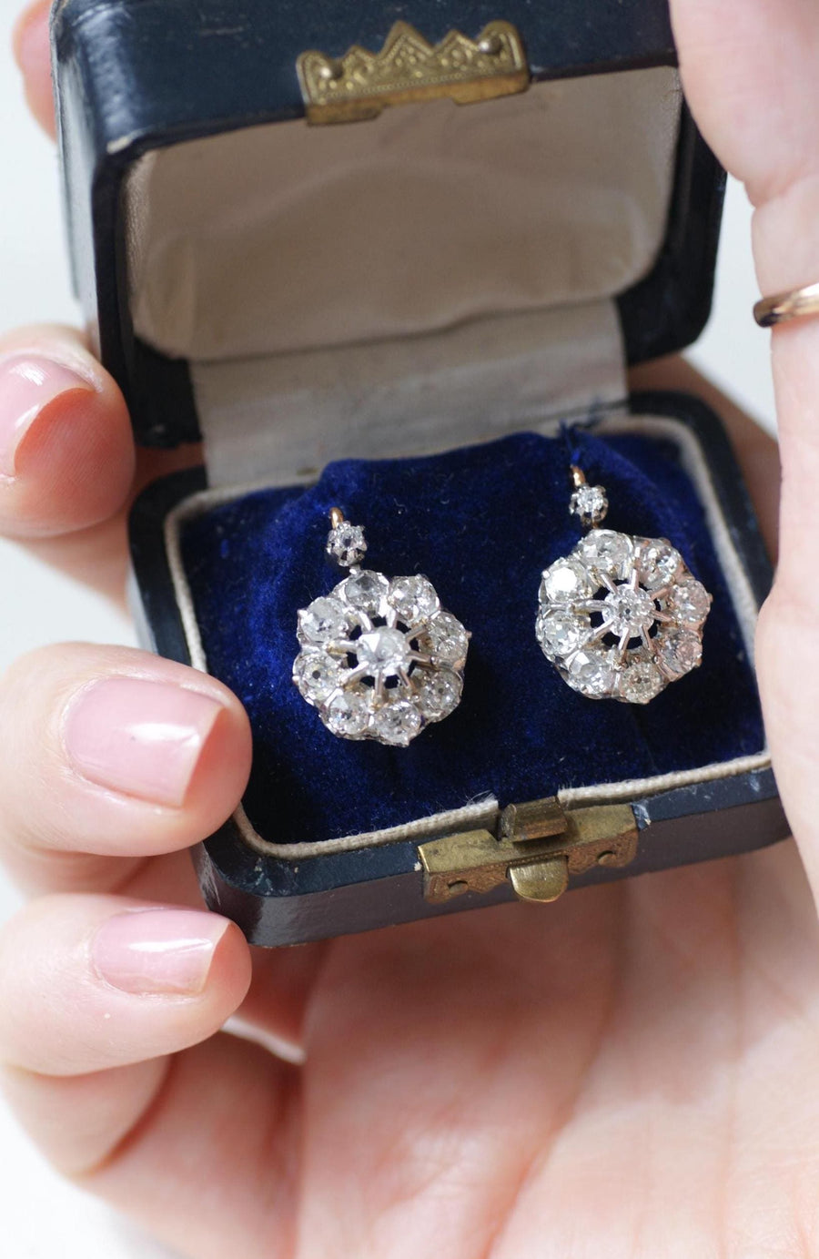 デイジー・ピアス Dormeuses ダイヤモンド 3.00カラット ゴールドとプラチナ