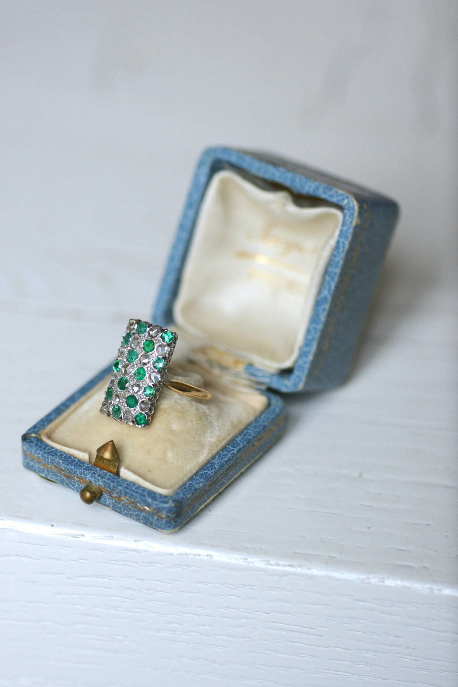 エメラルドとダイヤモンドの市松模様のリング - Penelope Gallery