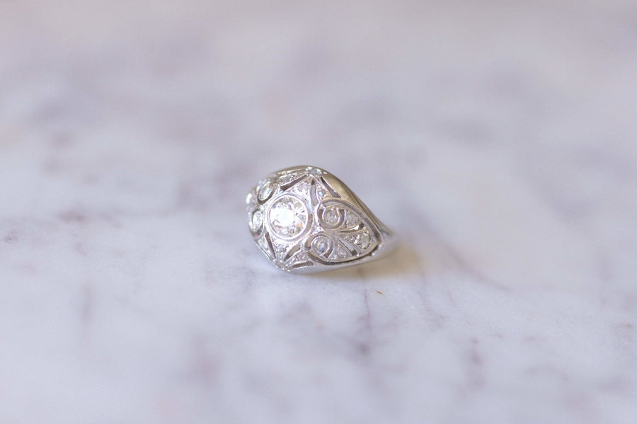 アールデコ調のプラチナとダイヤモンドのドームリング - Penelope Gallery