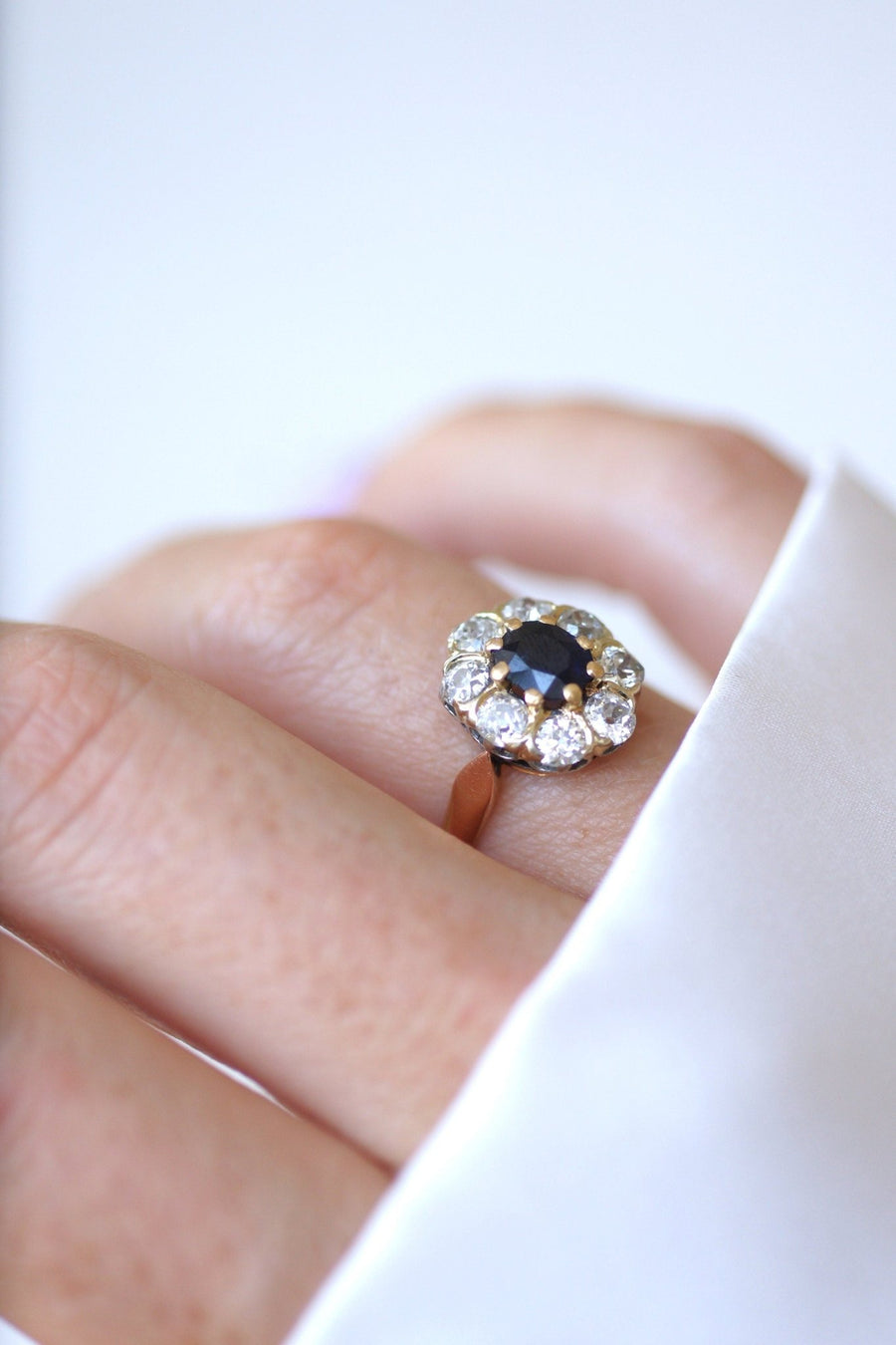 Bague marguerite saphir entourage diamants