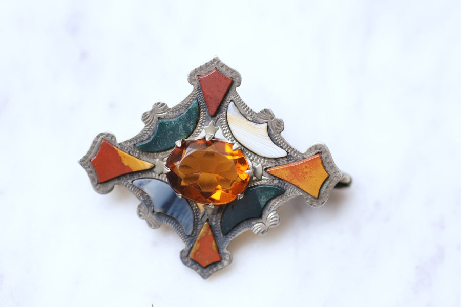 Broche losange Ecossaise ancienne en argent, jaspe, et agate