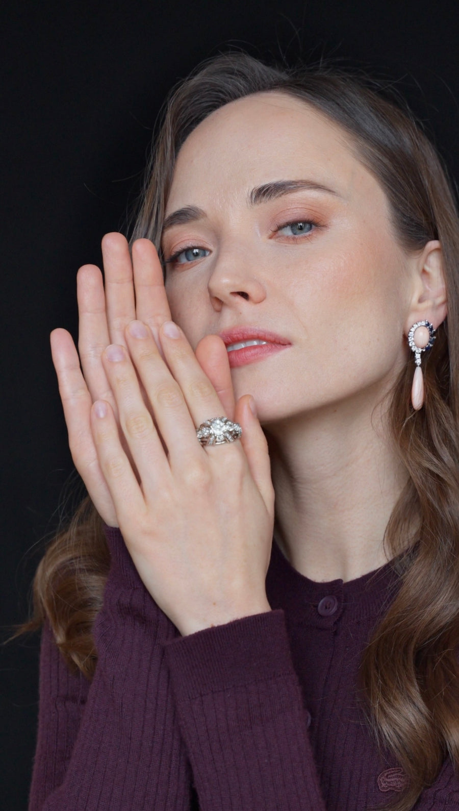 Boucles d'oreilles Corail Peau d'Ange Diamants Saphirs Or Blanc