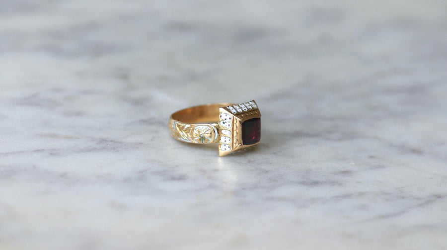 Bague Ancienne Grenat et Email Blanc sur Or Jaune - Galerie Pénélope