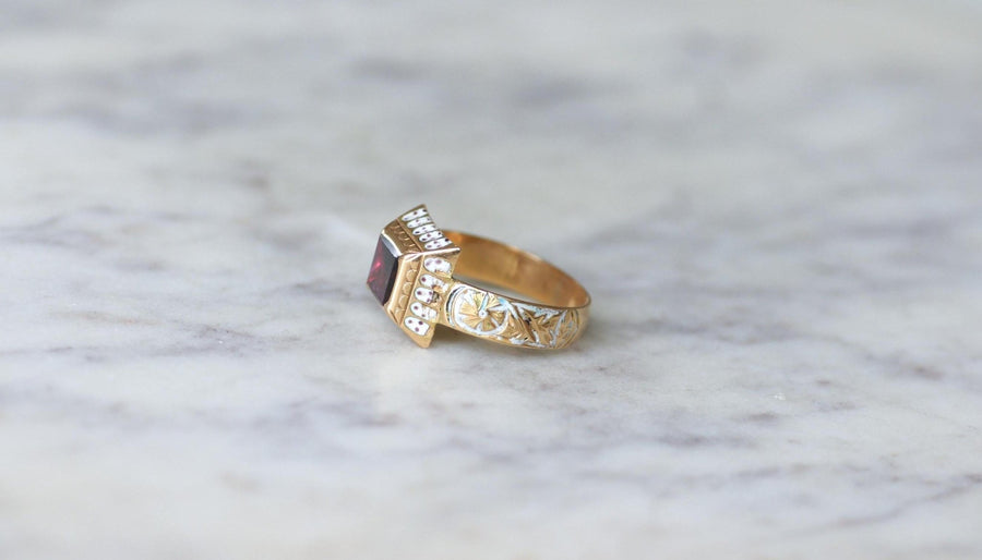 Bague Ancienne Grenat et Email Blanc sur Or Jaune - Galerie Pénélope