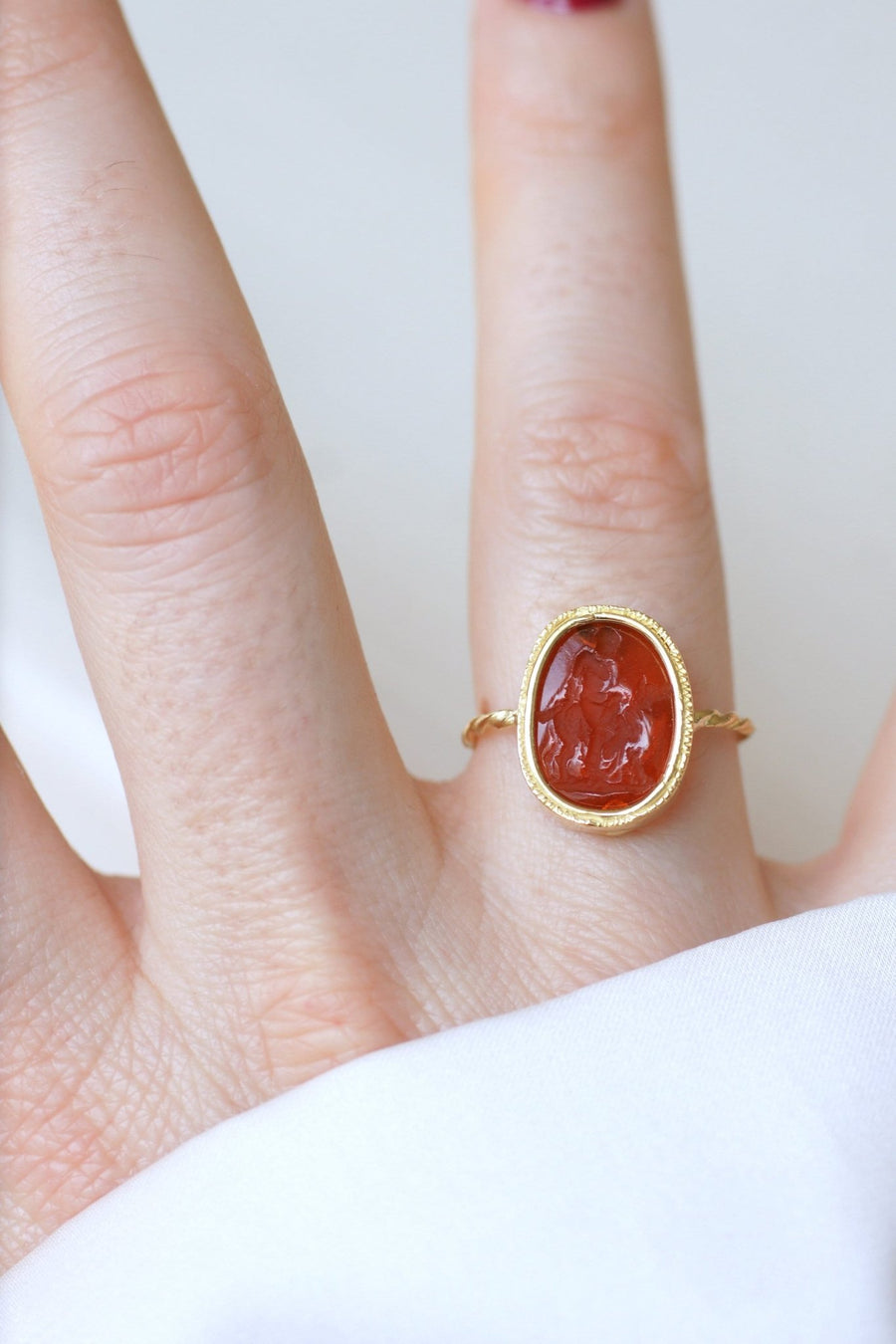 Bague ancienne intaille sur verre Diane - Galerie Pénélope