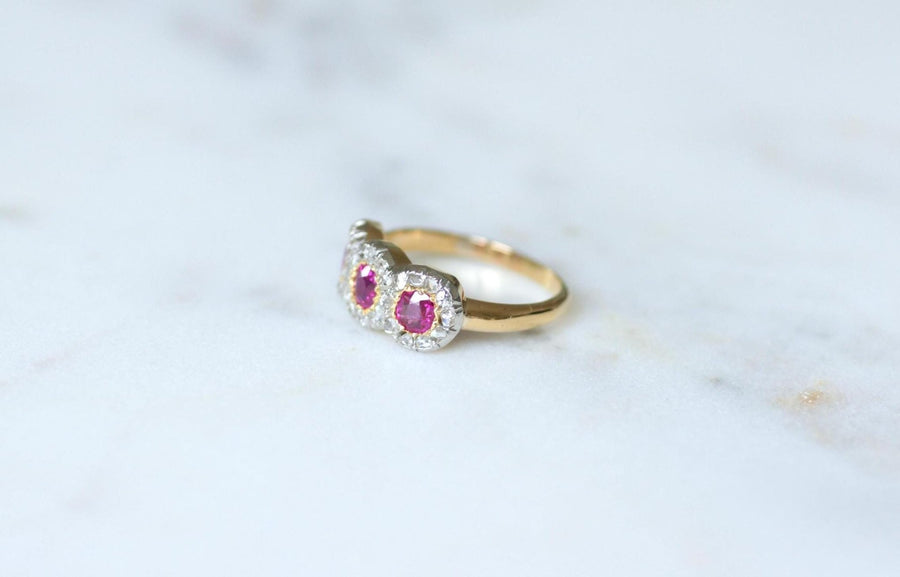 Bague Ancienne Jarretière Rubis Birman et Diamants - Galerie Pénélope