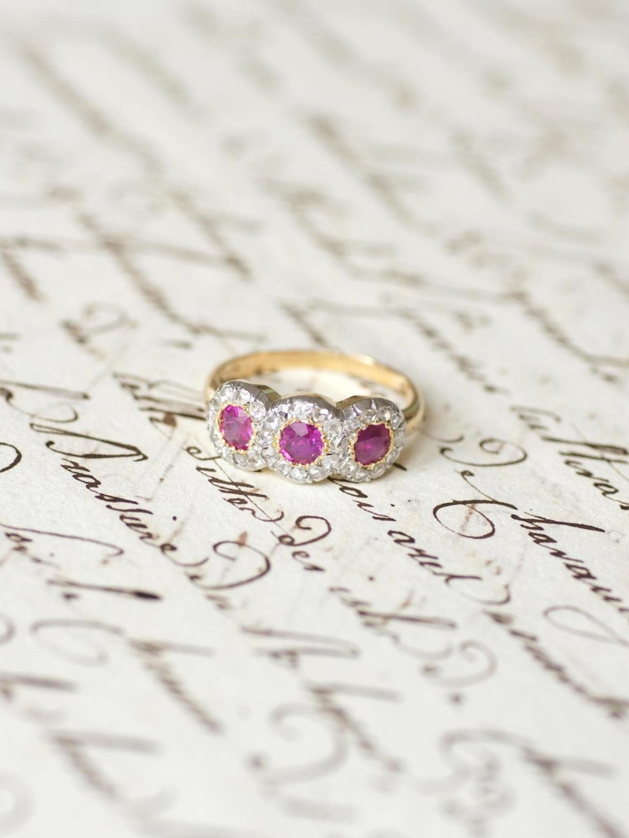 Bague Ancienne Jarretière Rubis Birman et Diamants - Galerie Pénélope