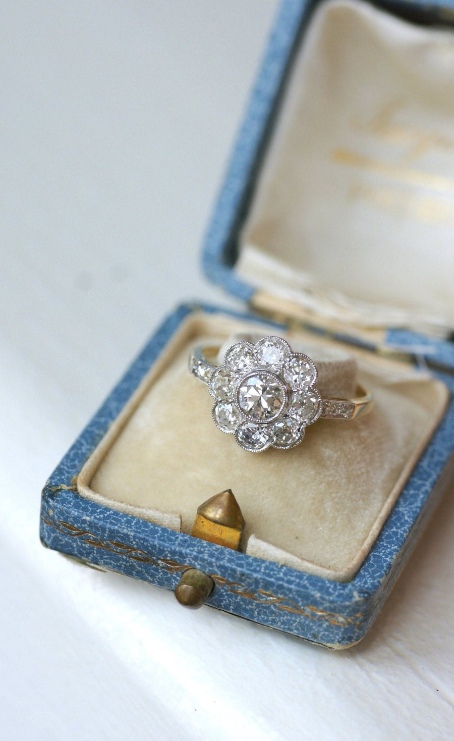Bague ancienne grenat et diamants ronde - Bijoux anciens - e Bague ancienne grenat et diamants ronde - Bijoux anciens - e
