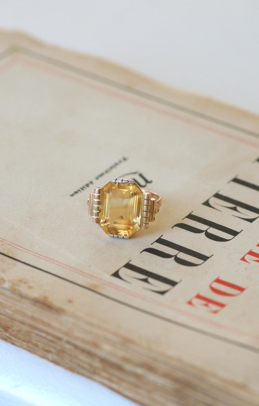 Bague Art Déco Citrine sur Or Jaune et Blanc - Galerie Pénélope