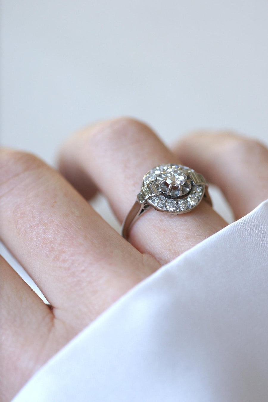 Bague Art Deco Diamant Baguette sur Platine - Galerie Pénélope