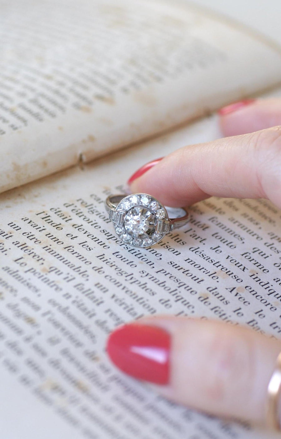 Bague Art Deco Diamant Baguette sur Platine - Galerie Pénélope