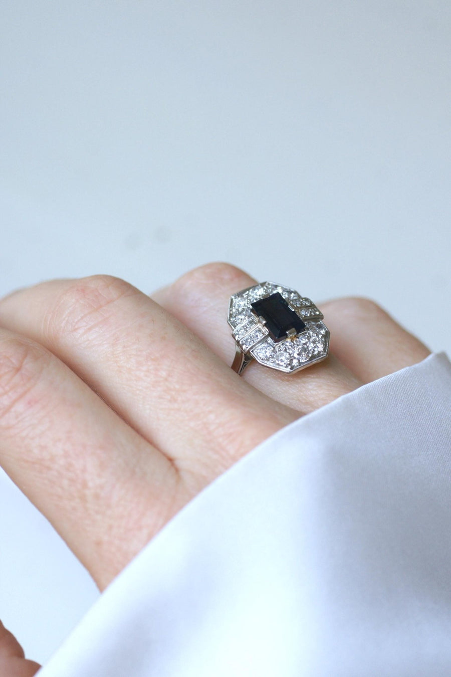 Bague Art Déco Diamants et Saphir Rectangulaire - Galerie Pénélope