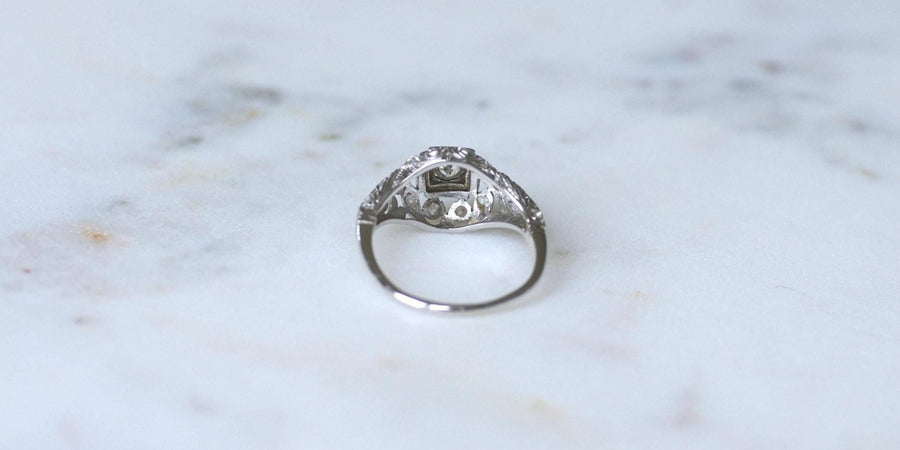 Bague Art Deco Dôme Ajouré Diamants - Galerie Pénélope