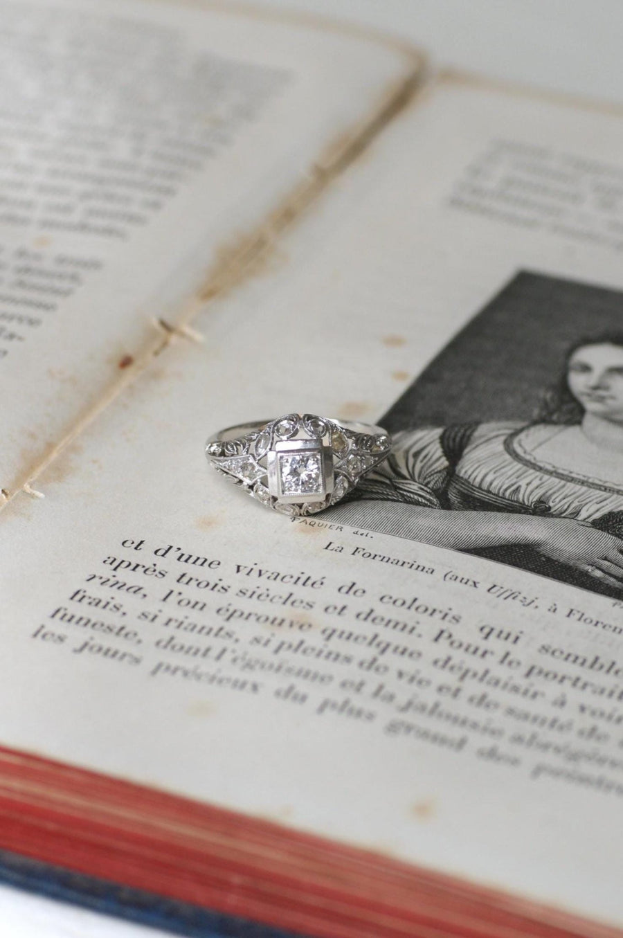 Bague Art Deco Dôme Ajouré Diamants - Galerie Pénélope