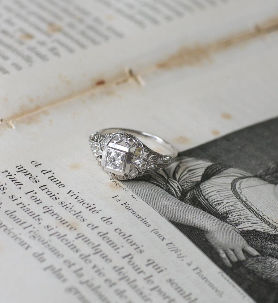 Bague Art Deco Dôme Ajouré Diamants - Galerie Pénélope