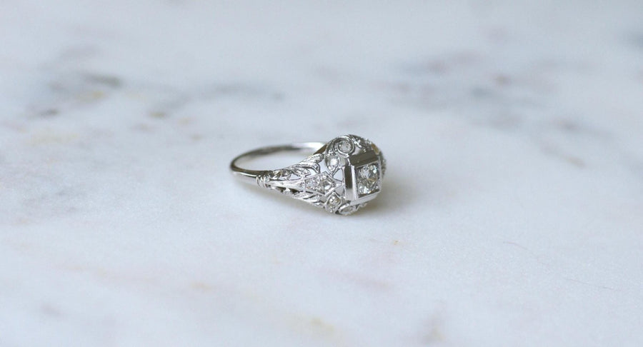 Bague Art Deco Dôme Ajouré Diamants - Galerie Pénélope