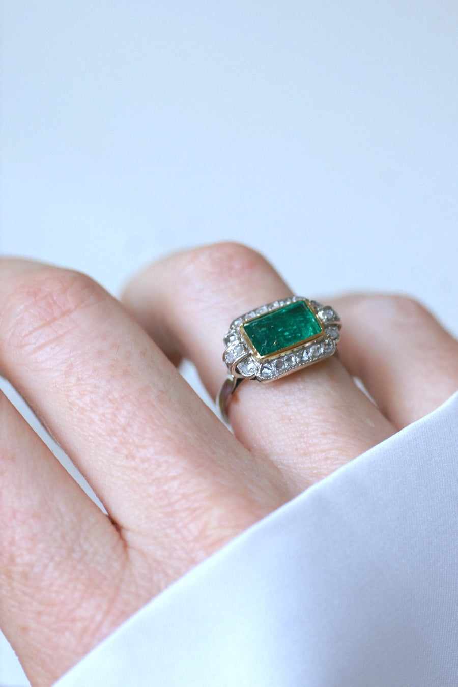 Bague Art déco Emeraude Colombienne 1.70 Cts et diamants - Galerie Pénélope