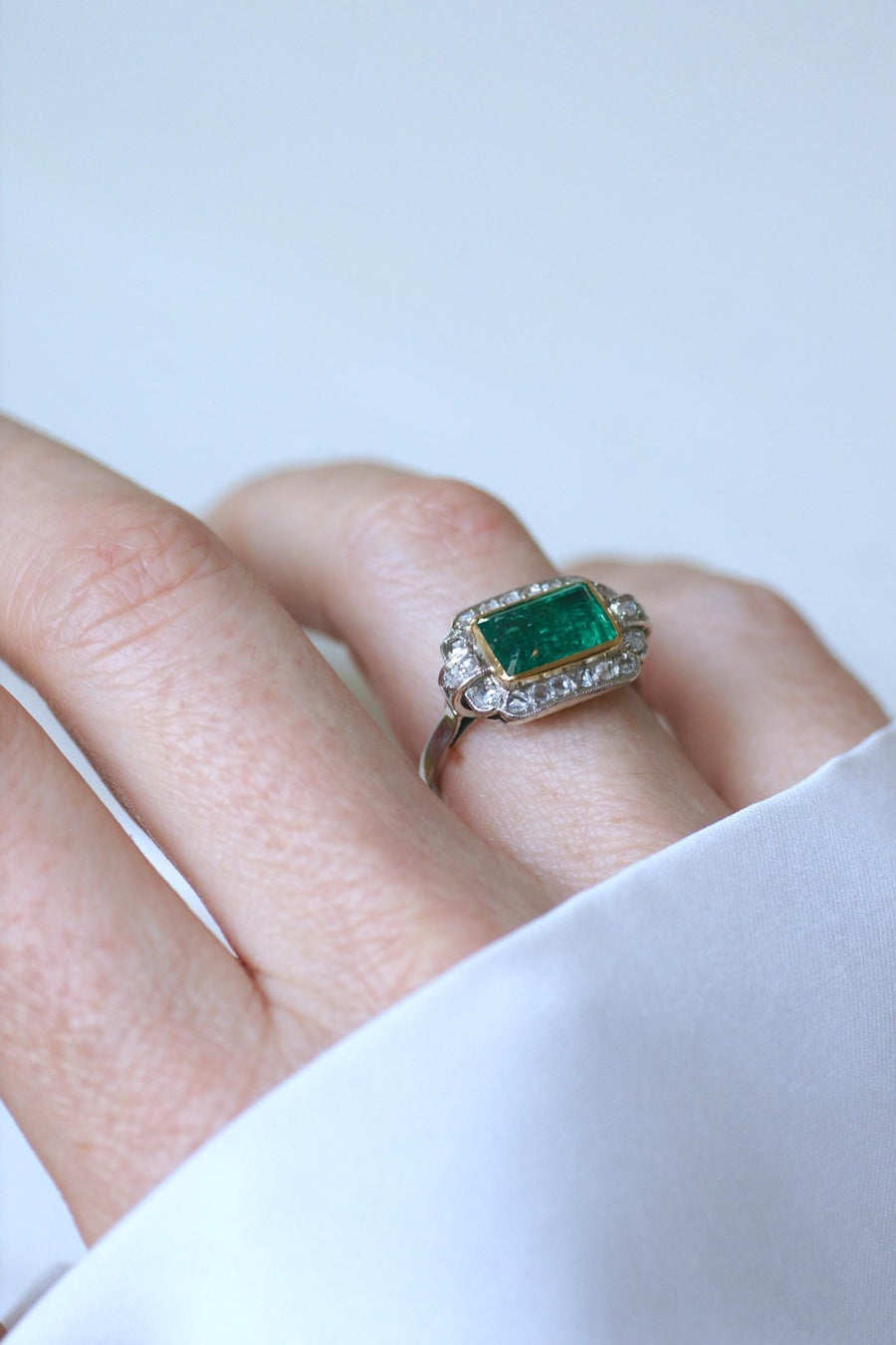 Bague Art déco Emeraude Colombienne 1.70 Cts et diamants - Galerie Pénélope