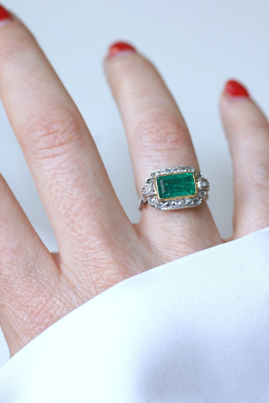 Bague Art déco Emeraude Colombienne 1.70 Cts et diamants - Galerie Pénélope
