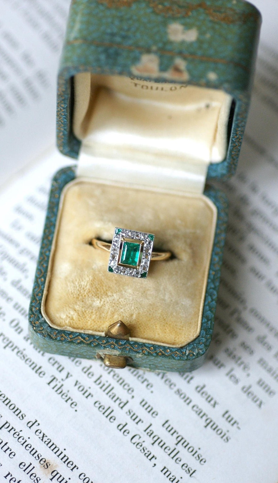 Bague Art Déco Emeraude et diamants - Galerie Pénélope