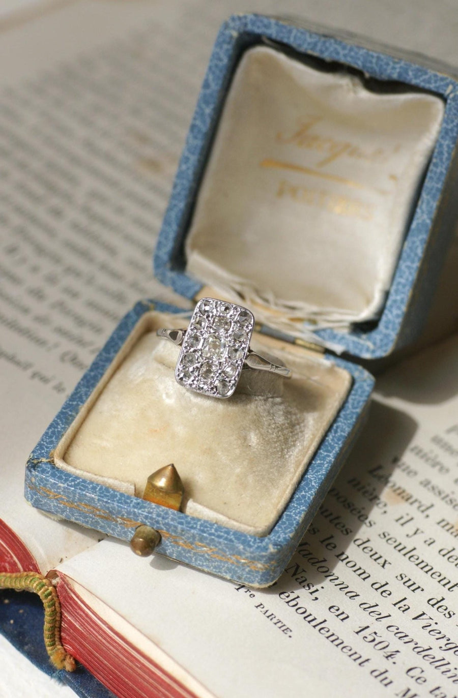 Bague Art Deco Rectangulaire Diamants sur Or Blanc - Galerie Pénélope