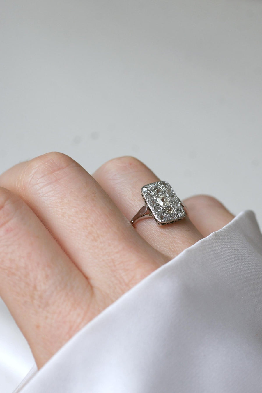 Bague Art Deco Rectangulaire Diamants sur Or Blanc - Galerie Pénélope