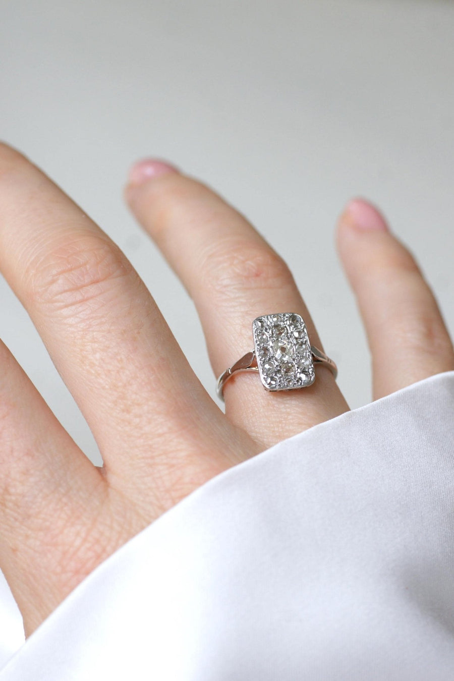 Bague Art Deco Rectangulaire Diamants sur Or Blanc - Galerie Pénélope