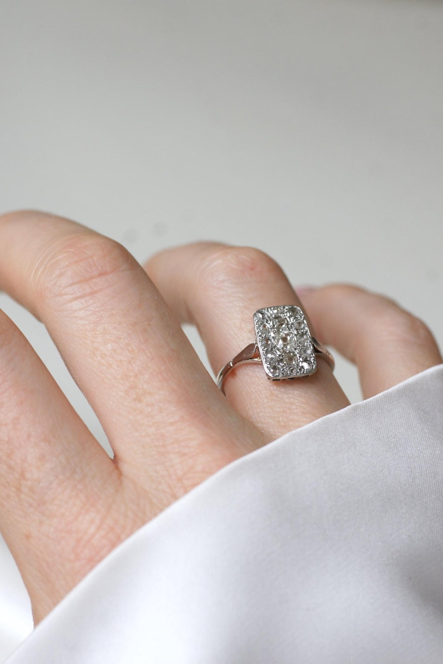 Bague Art Deco Rectangulaire Diamants sur Or Blanc - Galerie Pénélope