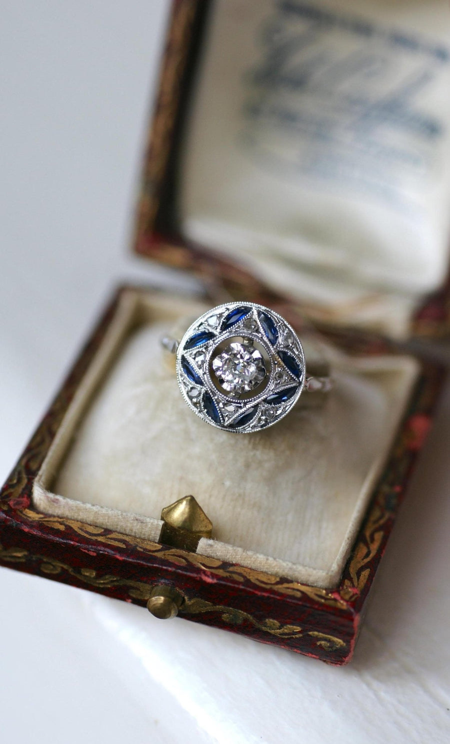 Bague Art Deco Rosace Saphirs et Diamants - Galerie Pénélope