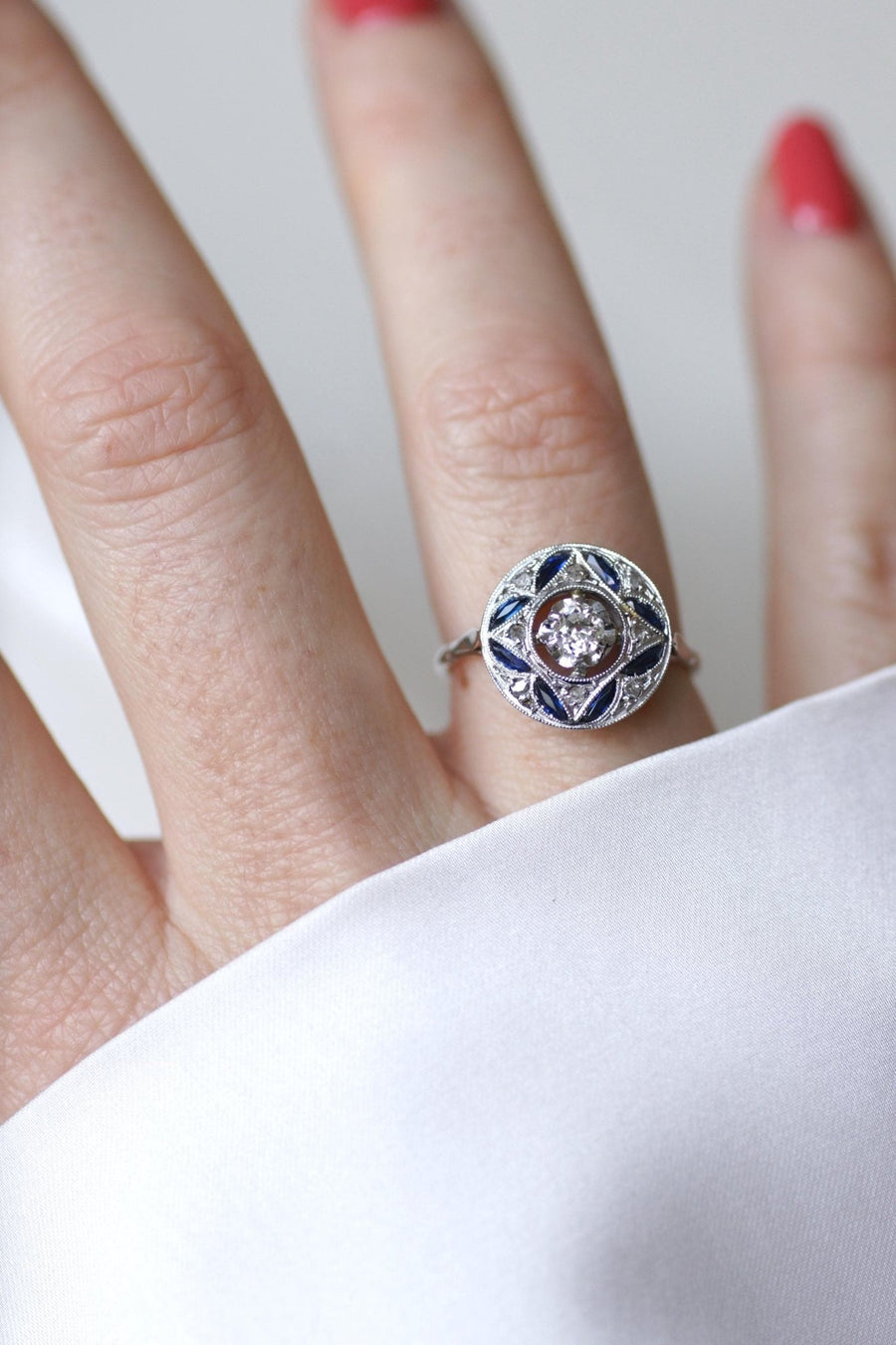 Bague Art Deco Rosace Saphirs et Diamants - Galerie Pénélope