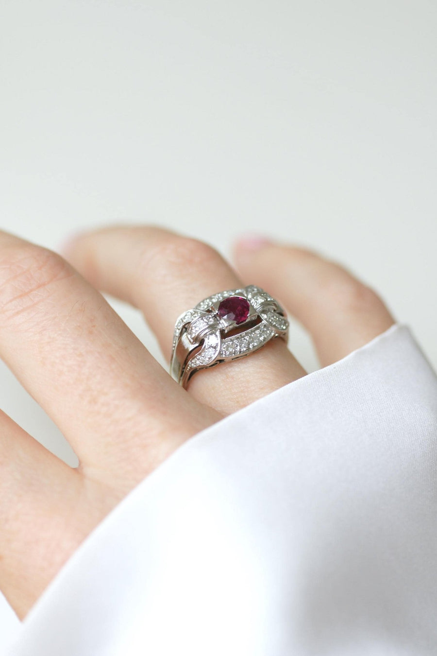 Bague Art Déco Rubis et Diamants sur Platine - Galerie Pénélope